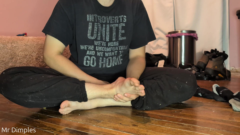 Mr Dimples: Country boy ficou com tesão enquanto cheirava seus próprios pés