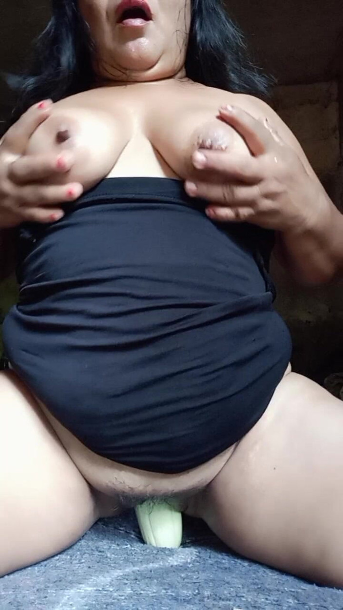 foxhub-xxx: hot aur gili aur kaamuk
