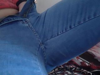 Lesbian-illusion: Przyrodnia siostra ogląda hentai wideo i masturbuje się - lesbijska złudzenie
