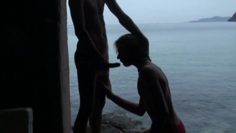 Crunch Boy: Surfer fucked in the pubic beach by twink
