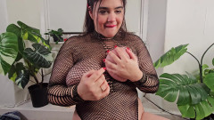 LuciaLatinaGomez: 자지를 빨고 한 방울도 삼키기 위해 빨간 립스틱을 바르는 라틴계 여자