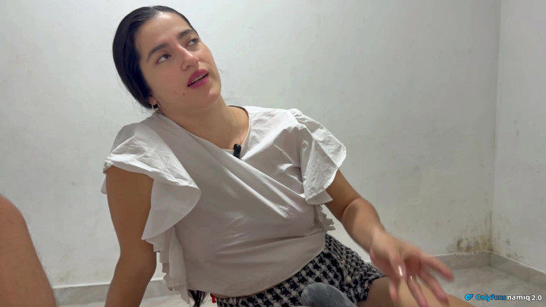 NamiQsein: Cadeau surprise, une demi-sœur abandonne sa chatte pour le rendre...