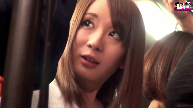 Studio JAV Launcher: จับได้บนรถเมล์แน่น คนเมียเซ็กซี่พลิกสถานการณ์ มาจับควยแข็งเด้งของเขาเล่น - ฉาก 3