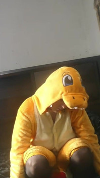 Renee sakuya dengan setelan charizard lagi joget, film