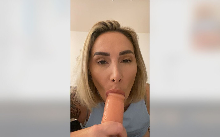 Paige Turnah: Dildo yarağımı mastürbasyon yapıyorum ve sana nasıl mastürbasyon yapıp sonra...