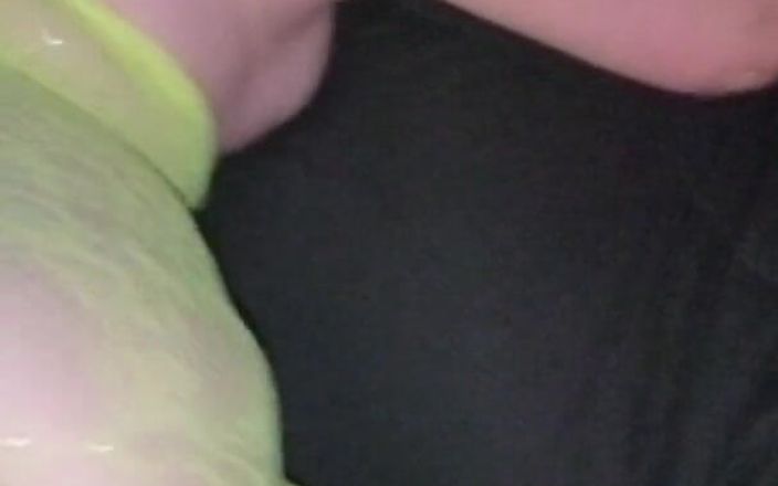 Nickyloves: 爸爸喜欢我紧致的屁股