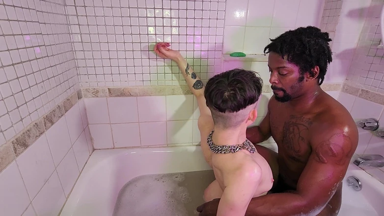 Magenta Lexx: Bath Time