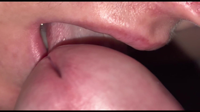 Leo15398: Io le sborro in bocca.