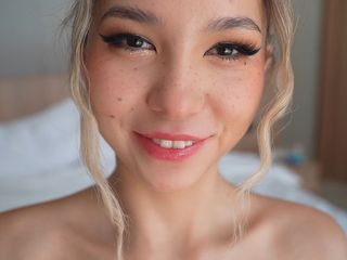 karina_lin: Çarpıcı sarışın ve sıkı amcığı