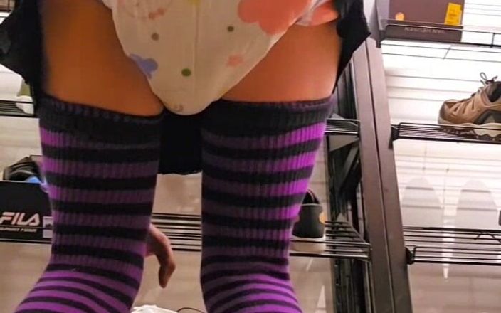 Kinkytwinkpamps: Femboy Wets di Mall