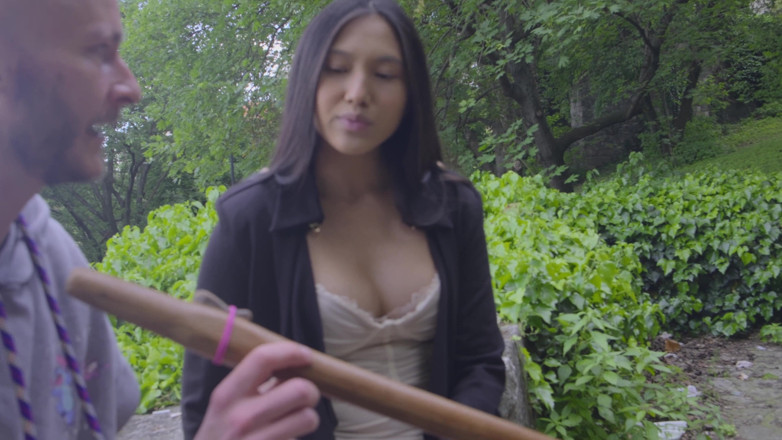 Alex Goes: 巨乳のアジア人メイ・タイが彼女の足、顔、おっぱいで私をファック