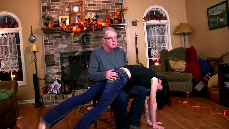 Punished Brats Spanking: Baba tarafından şaplak