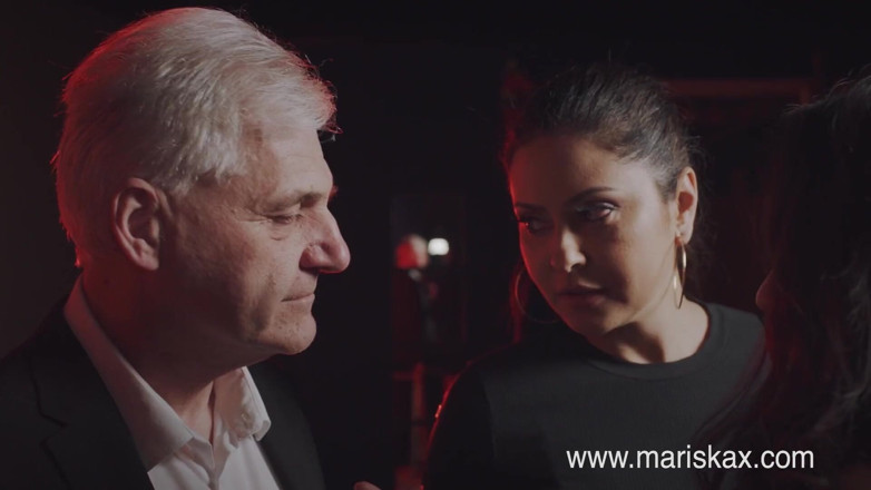Mariska x: Lesbenspiele Mariska und Sahara Knite