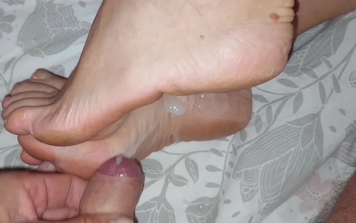 Selena701: Cum on mature soles