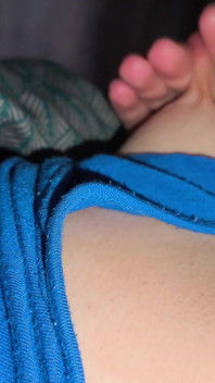 Sex liniștit de dimineață cu o ejaculare înăuntru pulsantă în pizda ei umedă