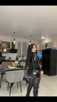 When U Have Curvy Butt Latex Looks Delicious