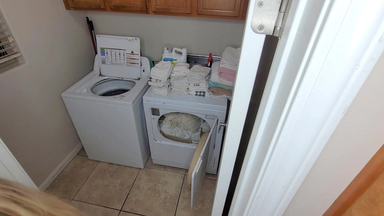 Danielle Renae: 세탁실 질싸