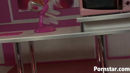 Pornstars: Frumoasa brunetă Lissa Love simte o pulă în pizda ei grasă