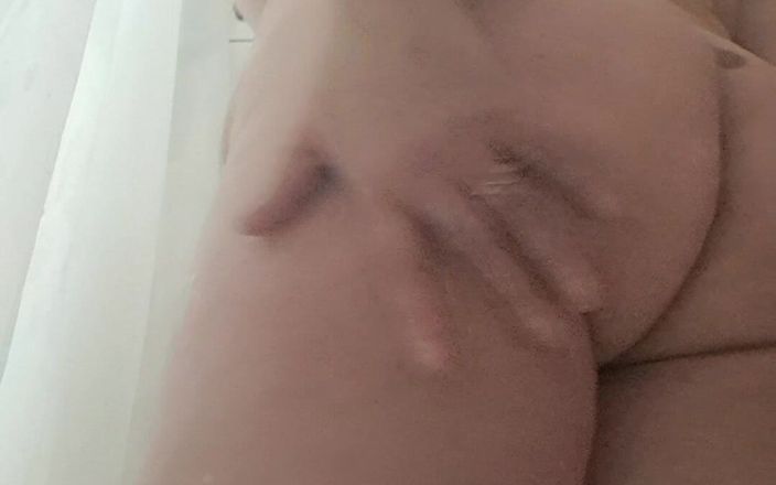 Mommy big hairy pussy: マティドのカメラの前でシャワーを浴びる