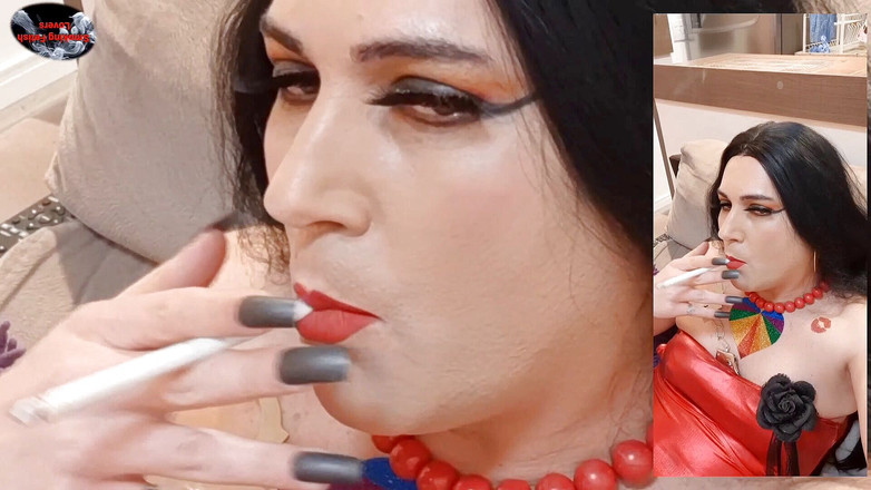 HollyCox: Obsesie pentru fumat