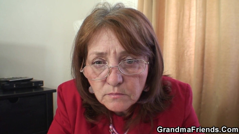 Granny Sluts: สร้อยคอสำหรับสาวฝ่ายบุคคล