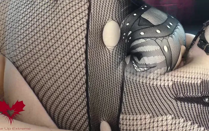 Close Up Extreme: Záběr zblízka na šukání zezadu. Lilith masíruje ptáka svou kundičkou. Kapající...