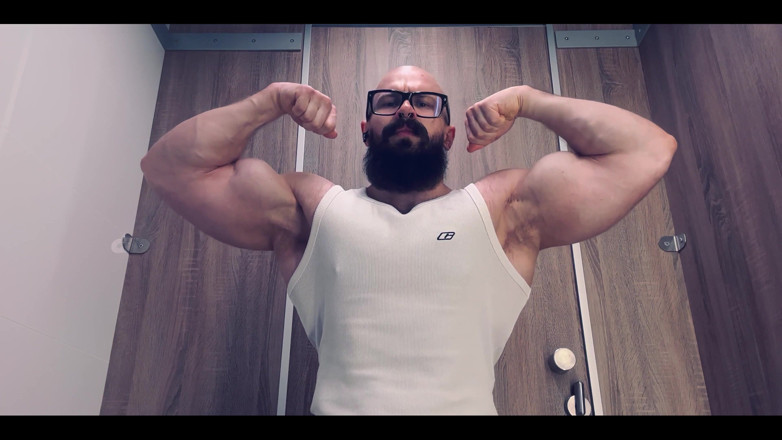 Mister Stone: Pec Dio. Ascolta il mio respiro duro e guarda i...
