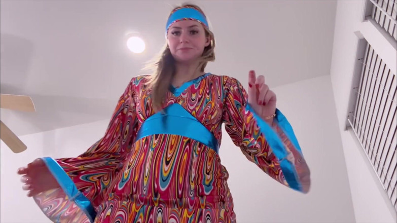 Kink in Time: London Evans Groovy '60 Uriașă dominare 4K-vedere la persoana 1 fantezie așteaptă!