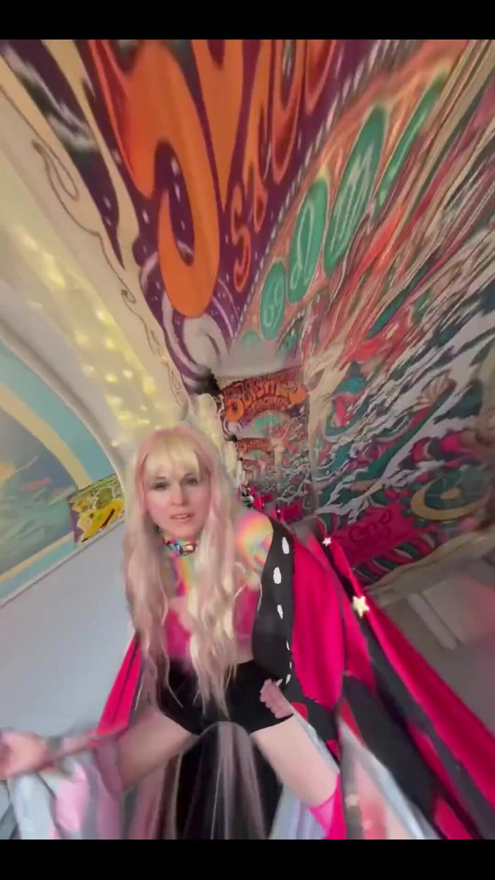 Suzy Wylde: ミルフのダンス!