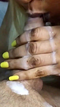 欲火中烧的妻子挤奶两次