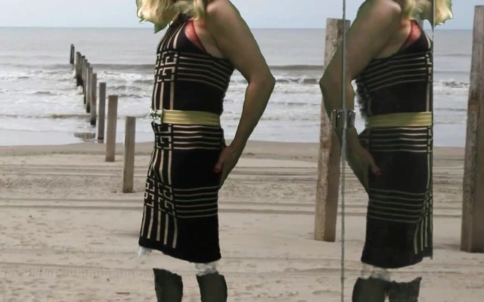 Mrs Samantha: Doamna Samantha se îmbracă într-o lenjerie albă și rochie maro lungă (fără sex)