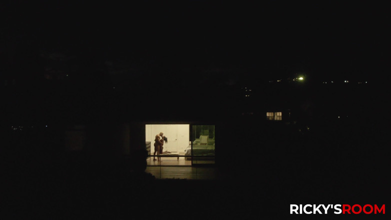 Ricky's Room: Rickysroomはエルシーと涙を浮かべる