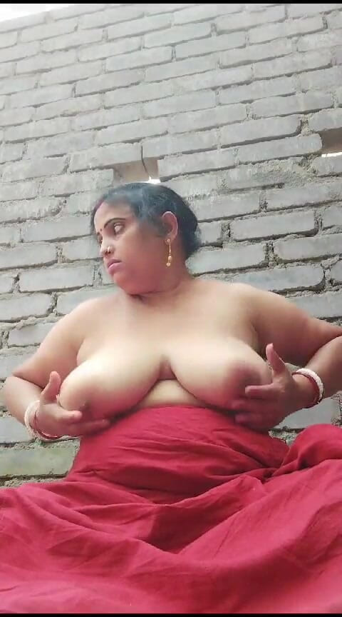 Santoshik25: 私は非常にセクシーなホット主婦よ、私のプロフィールに来てください