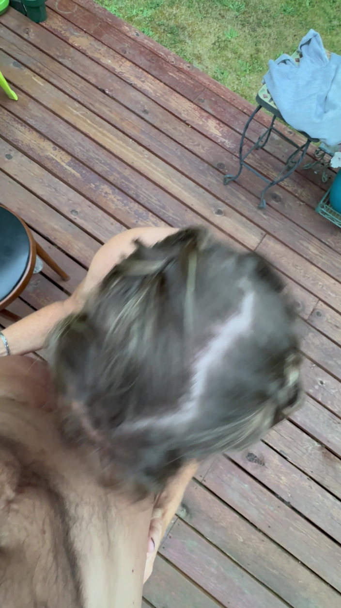 Bonewizzard69: POV buitenshuis natuurlijk licht, koningin met groene ogen krijgt sperma
