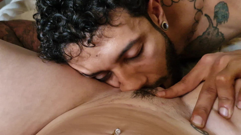 Mano Nico Official: 指で弄られながらオーガズムを感じるホットなラテン系