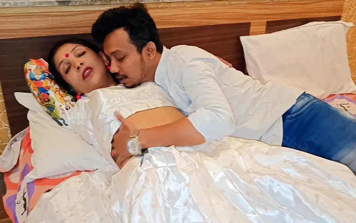 BIREA: Indian Desi Hot Bhabhi Couple Sex in Hotel with Married...
