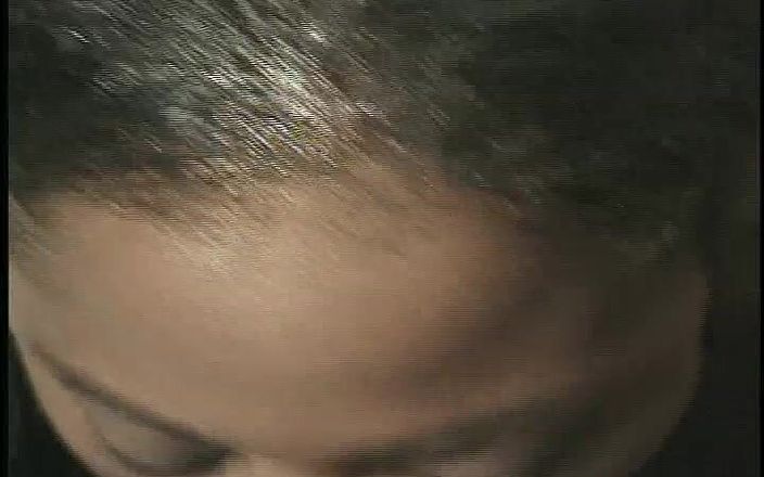 CBD Media: Tânăra chelneriță fină negresă țâțoasă este futută de șeful ei și îi înghite sperma