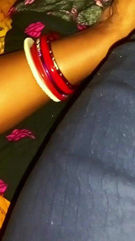 Người vợ Tamil Desi đã kết hôn Sarla làm tình nóng bỏng và chảy tràn tinh dịch với cậu bé hàng xóm vào ban đêm