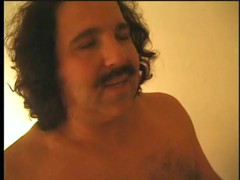 Cumming Soon: Legendární kus Ron Jeremy šuká sexy brunetku zezadu