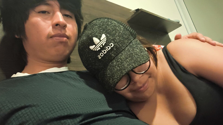 Moo DBOXXX: Io e la mamma single a letto insieme, lei vuole...