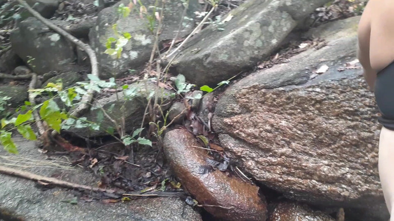 Tomsorte: Katia Heffner în pădure