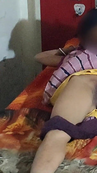 Bhabhi desi kampung buat kali pertama di dalam zakar hitam besar dalam pepeknya