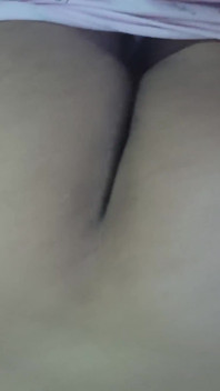 Chico mayor con tatuajes folla duro con un femboy
