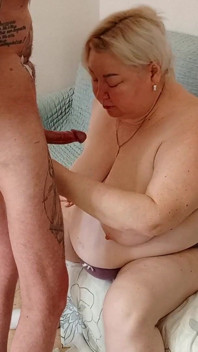 Die nachbarin gibt mir einen blowjob, bis ich komme