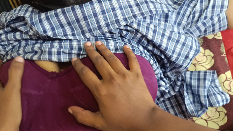 Pushpa studio: 制服女子大生