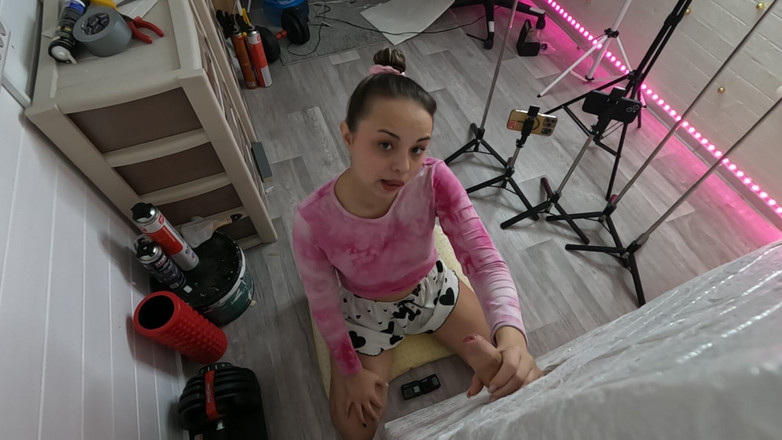 misss_vikki: 娼婦、舌の下で甘さが溶けていく。