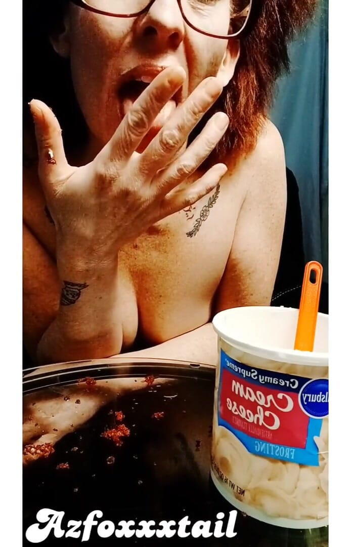 AzFoxxxTailPhelicia: Foodplay-cupcake-full