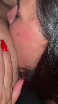 Lízání zadku POV! Zblízka sprosté lízání sexy zadku