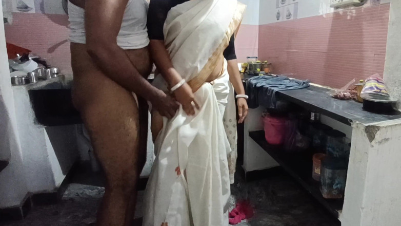 Inba: Une femme au foyer du sud de l’Inde baise la...