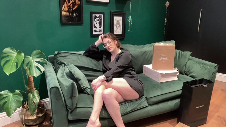 Countess diamond: Ciągnie obuwia Findom